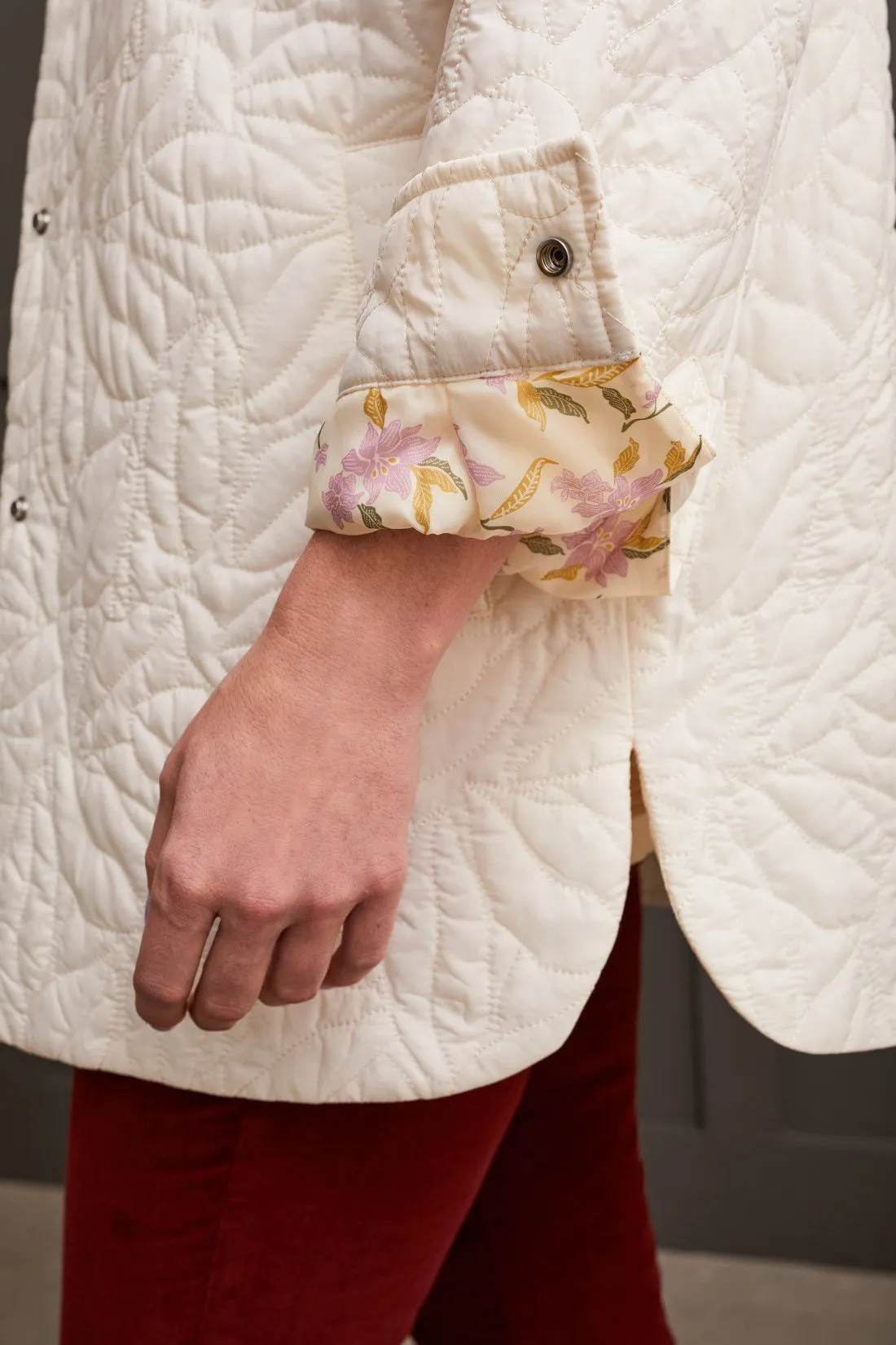 QUILTED SNAP FRONT SHACKET WITH PATTERNED LINING-Cream